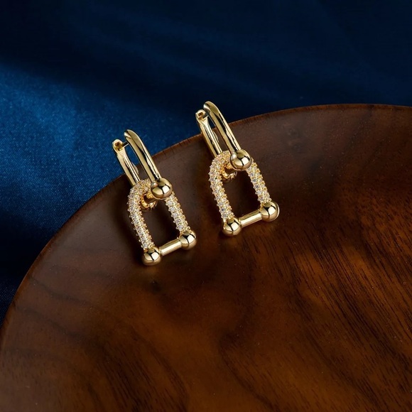 Anthro Crystal Horseshoe Mini Hinges U-Shaped 2-Dangle Drop Earrings Clear Dia - Picture 13 of 16